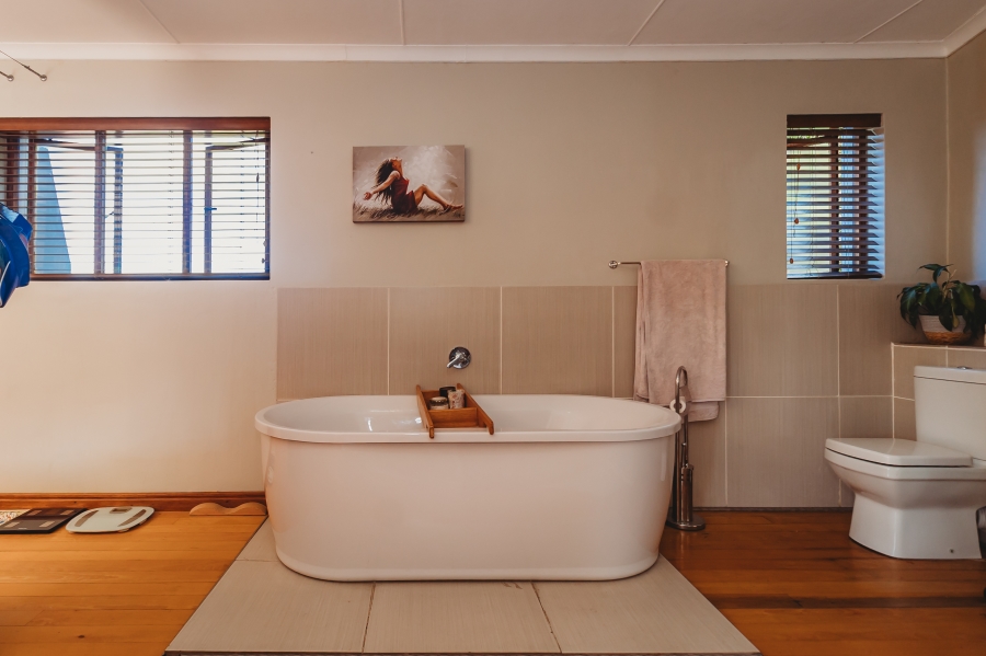 4 Bedroom Property for Sale in Heatherlands Western Cape
